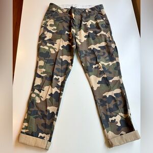 GAP Girlfriend Chino. Camo print. Size 2.